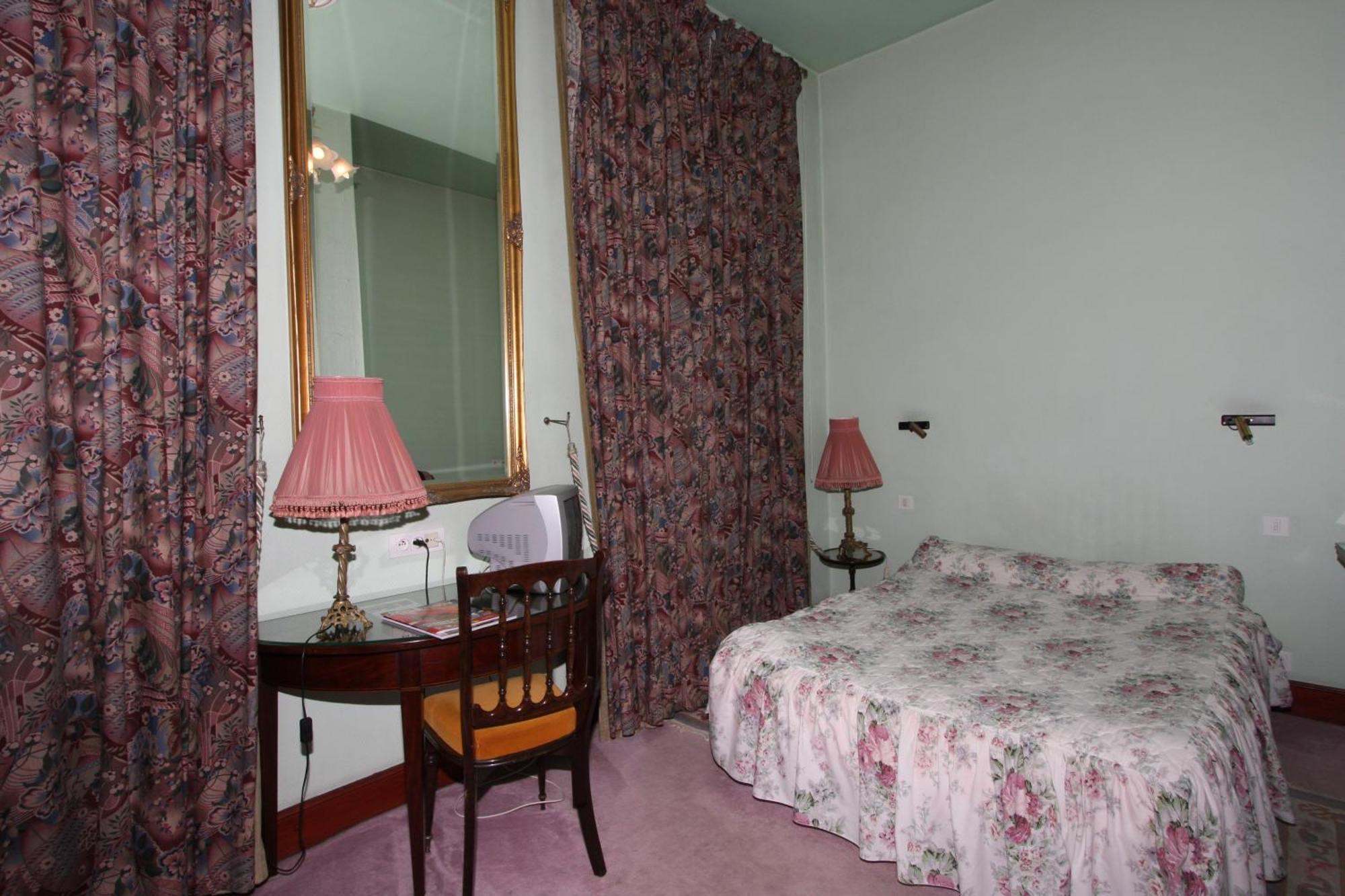 Cit'Hotel Marie Stuart Ла-Рош-сюр-Іон Екстер'єр фото