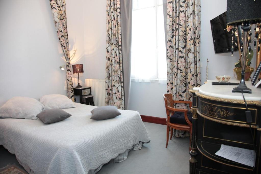 Cit'Hotel Marie Stuart Ла-Рош-сюр-Іон Екстер'єр фото
